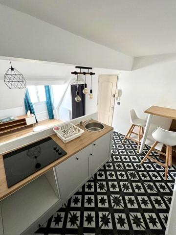 ORLEANS HYPERCENTRE - STUDIO MEUBLE PROCHE BORD DE LOIRE - bien agencé