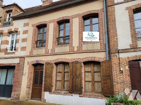 MAISON AVEC COUR 2 CHAMBRES