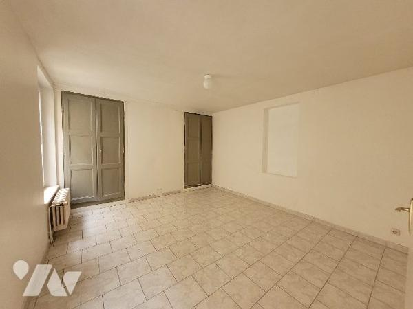 MAISON AVEC COUR 2 CHAMBRES