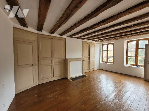 MAISON AVEC COUR 2 CHAMBRES