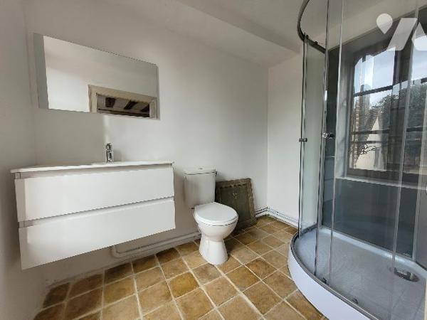 MAISON AVEC COUR 2 CHAMBRES