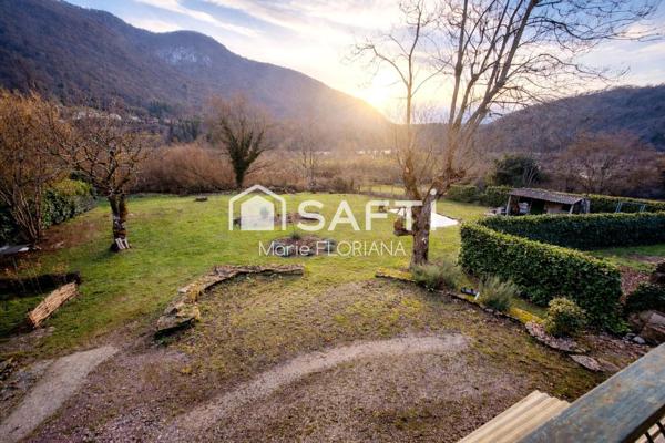 Maison avec joli terrain