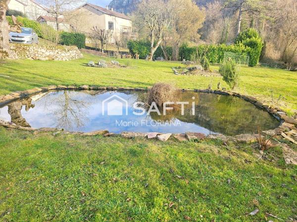 Maison avec joli terrain