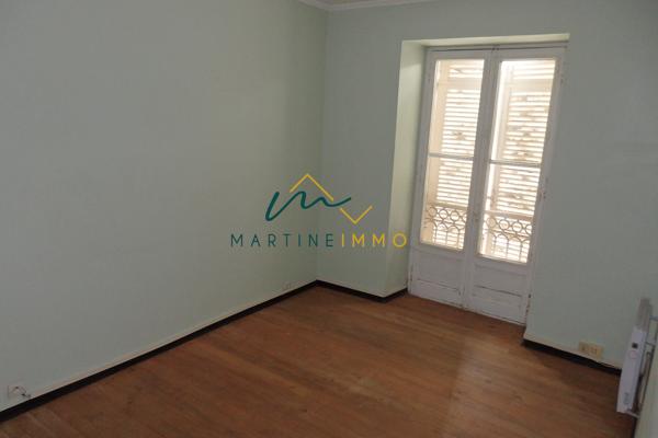 A VENDRE LOTS APPARTEMENTS + LOCAUX A LA REOLE