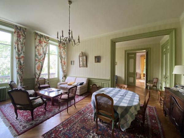 À VENDRE – Grande demeure familiale à deux pas du centre-ville 558 m² habitables – 11 chambres – Parc arboré