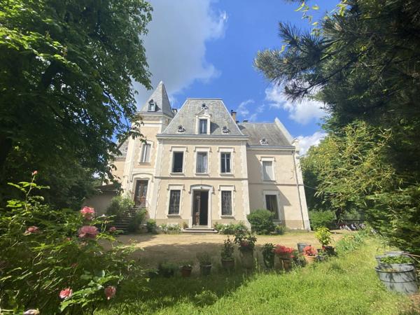 À VENDRE – Grande demeure familiale à deux pas du centre-ville 558 m² habitables – 11 chambres – Parc arboré