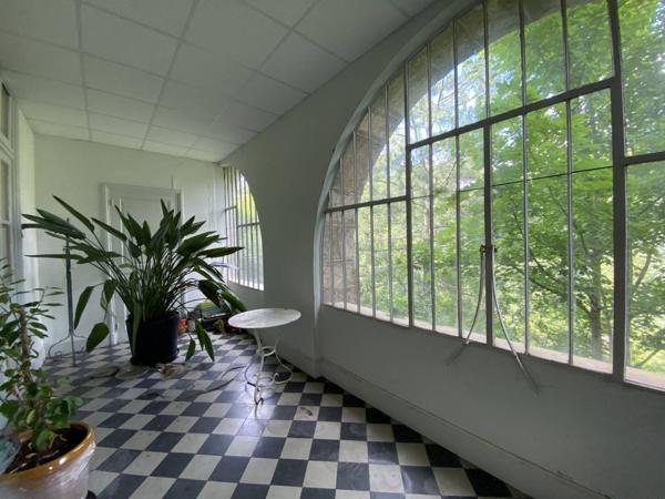À VENDRE – Grande demeure familiale à deux pas du centre-ville 558 m² habitables – 11 chambres – Parc arboré