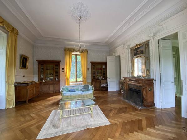 À VENDRE – Grande demeure familiale à deux pas du centre-ville 558 m² habitables – 11 chambres – Parc arboré