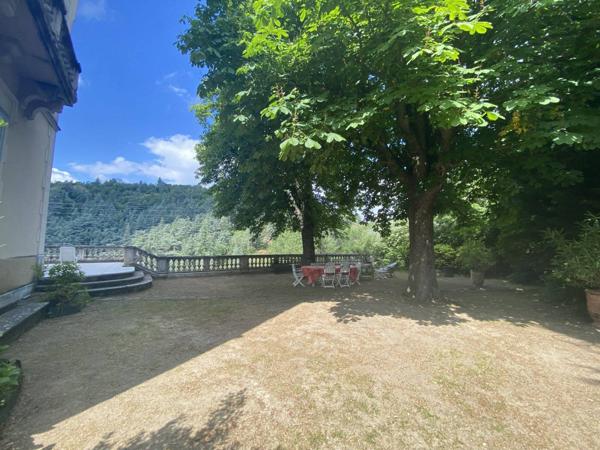À VENDRE – Grande demeure familiale à deux pas du centre-ville 558 m² habitables – 11 chambres – Parc arboré