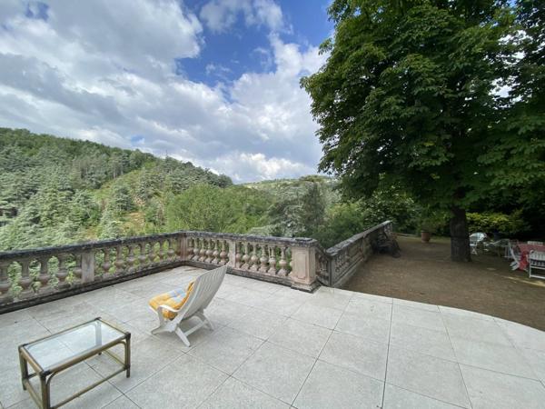À VENDRE – Grande demeure familiale à deux pas du centre-ville 558 m² habitables – 11 chambres – Parc arboré