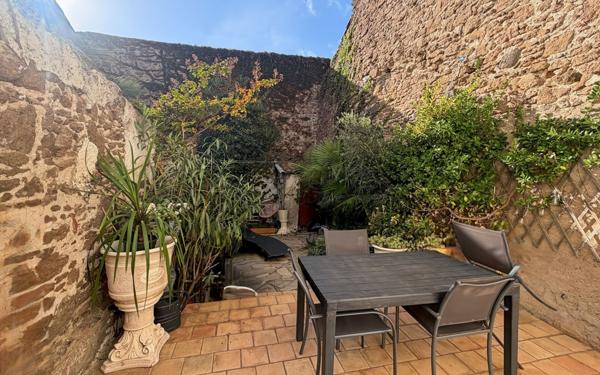 Maison à vendre    4 pièces •  Vias