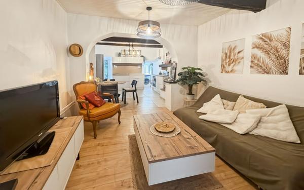 Maison à vendre    4 pièces •  Vias