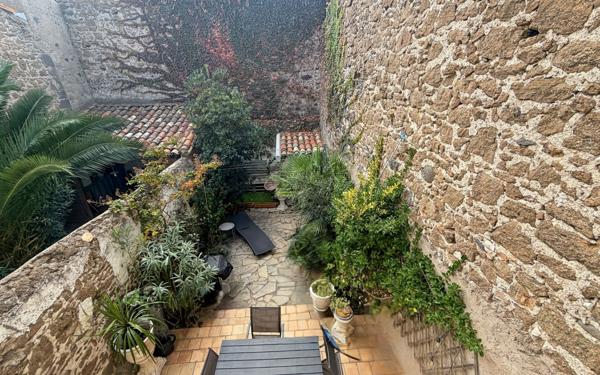 Maison à vendre    4 pièces •  Vias