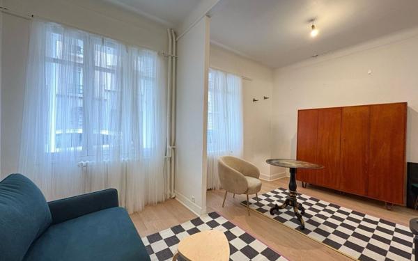 Appartement à vendre    2 pièces • 25,52 m2 Paris 7