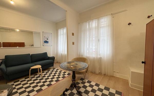 Appartement à vendre    2 pièces • 25,52 m2 Paris 7
