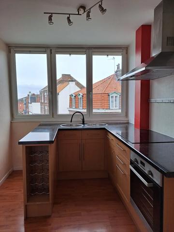 Dans le Centre de LA MADELEINE, rue Jean Mermoz "résidence les Muses", je suis un agréable appartement T4 de 73,52 M²…