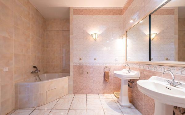 Maison à vendre    4 pièces • 195 m2 Mougins