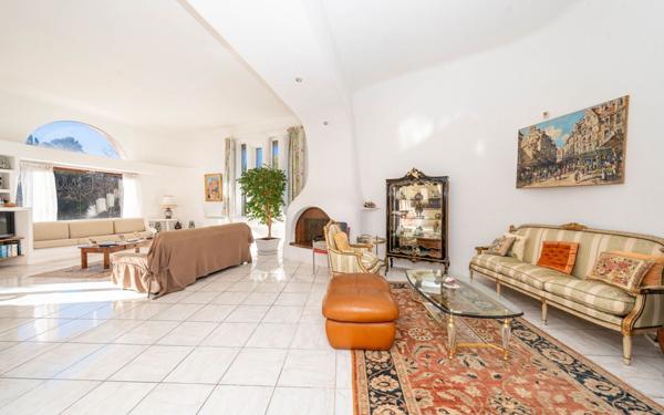 Maison à vendre    4 pièces • 195 m2 Mougins