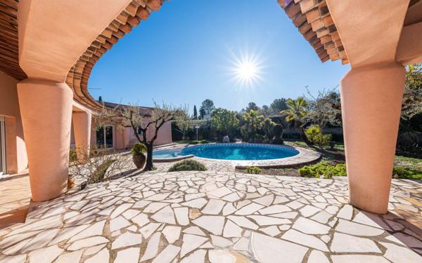 Maison à vendre    4 pièces • 195 m2 Mougins