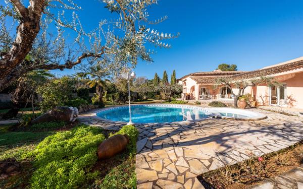 Maison à vendre    4 pièces • 195 m2 Mougins