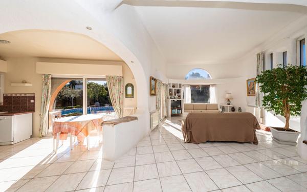 Maison à vendre    4 pièces • 195 m2 Mougins