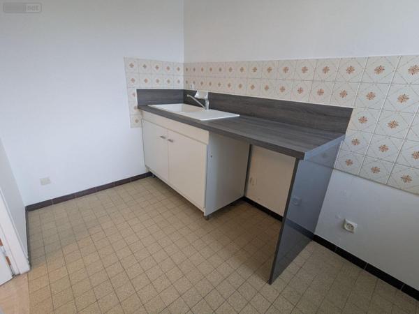 Appartement rénové à louer à Nogent-le-Rotrou dans l'Eure-et-Loir (28400), ref : 3CHF   
centre ville