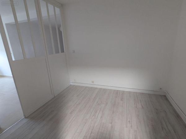 Appartement rénové à louer à Nogent-le-Rotrou dans l'Eure-et-Loir (28400), ref : 3CHF   
centre ville