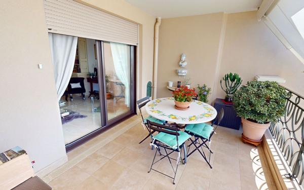 Appartement à vendre    3 pièces •  Hyères