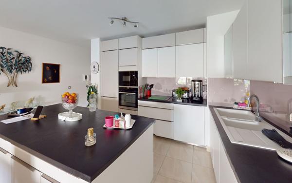 Appartement à vendre    3 pièces •  Hyères