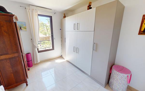 Appartement à vendre    3 pièces •  Hyères