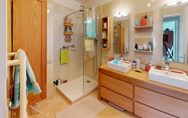 Appartement à vendre    3 pièces •  Hyères