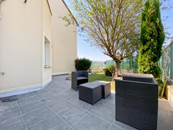 Maison
         5 pièces
        - 78 m² Exclusivité 460 000 € *