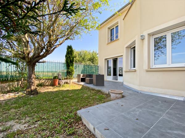 Maison
         5 pièces
        - 78 m² Exclusivité 460 000 € *