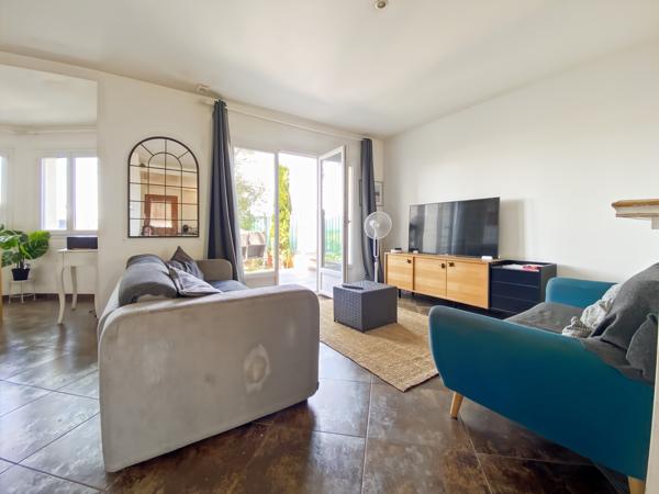 Maison
         5 pièces
        - 78 m² Exclusivité 460 000 € *