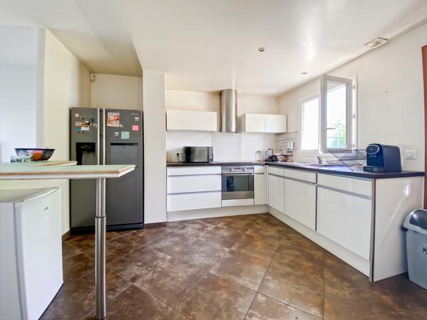Maison
         5 pièces
        - 78 m² Exclusivité 460 000 € *