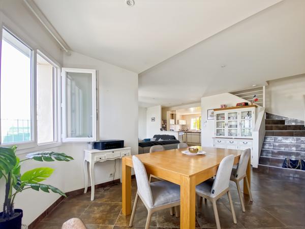 Maison
         5 pièces
        - 78 m² Exclusivité 460 000 € *