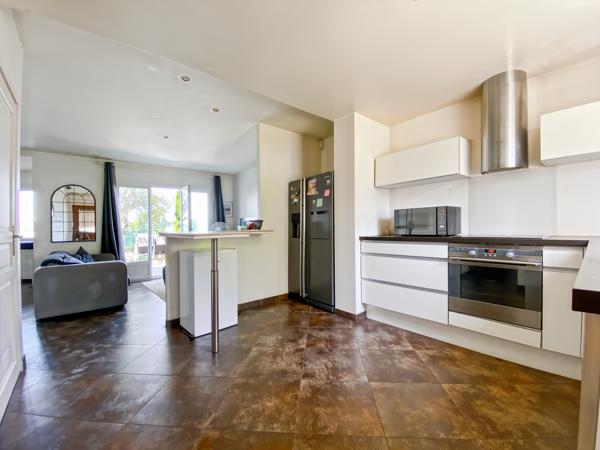 Maison
         5 pièces
        - 78 m² Exclusivité 460 000 € *