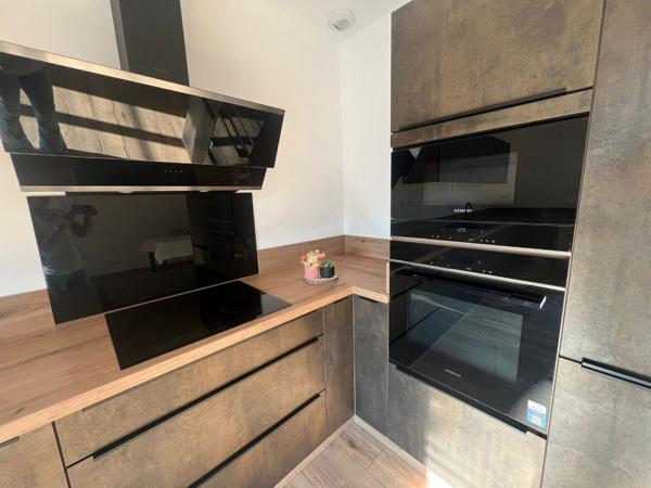 L'Isle-sur-la-Sorgue ? maison rénovée 112 m², 3 chambres, 2 cours privatives, 2 parkings et DPE B L isle sur la sorgue