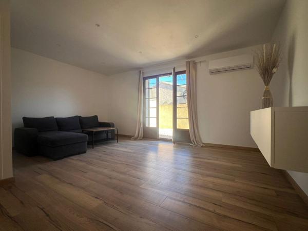 L'Isle-sur-la-Sorgue ? maison rénovée 112 m², 3 chambres, 2 cours privatives, 2 parkings et DPE B L isle sur la sorgue