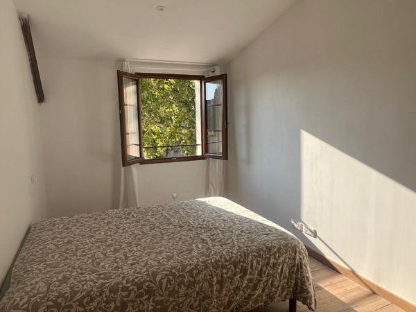 L'Isle-sur-la-Sorgue ? maison rénovée 112 m², 3 chambres, 2 cours privatives, 2 parkings et DPE B L isle sur la sorgue
