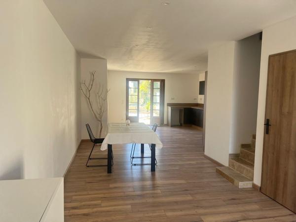 L'Isle-sur-la-Sorgue ? maison rénovée 112 m², 3 chambres, 2 cours privatives, 2 parkings et DPE B L isle sur la sorgue