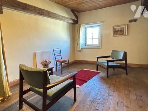 AURILLAC, centre historique, maison d'habitation comprenant RDC entrée avec ascenseur, deux piè...