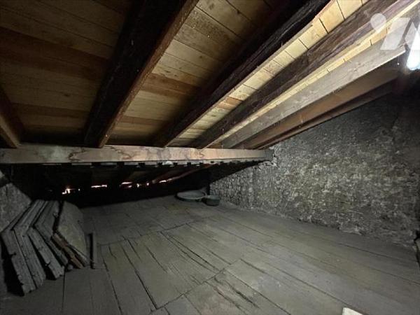 AURILLAC, centre historique, maison d'habitation comprenant RDC entrée avec ascenseur, deux piè...