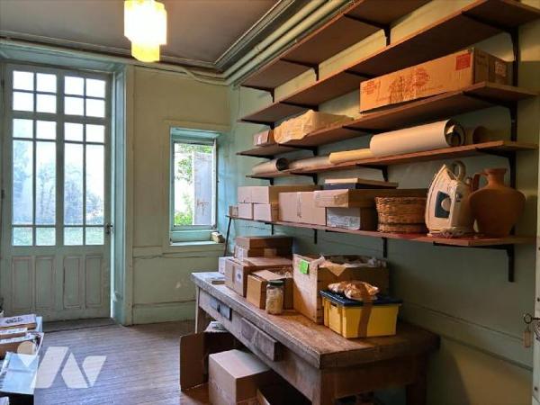 AURILLAC, centre historique, maison d'habitation comprenant RDC entrée avec ascenseur, deux piè...