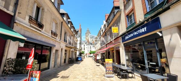 Immeuble mixte à vendre. coeur de Blois, emplacement stratégique entre deux places majeures de la ville