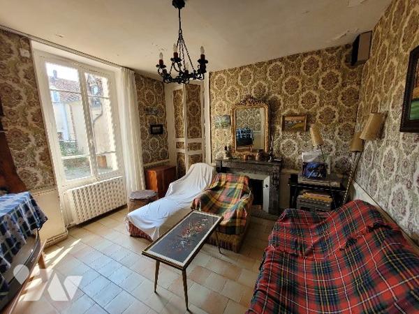 MAISON ANCIENNE AVEC DEPENDANCE