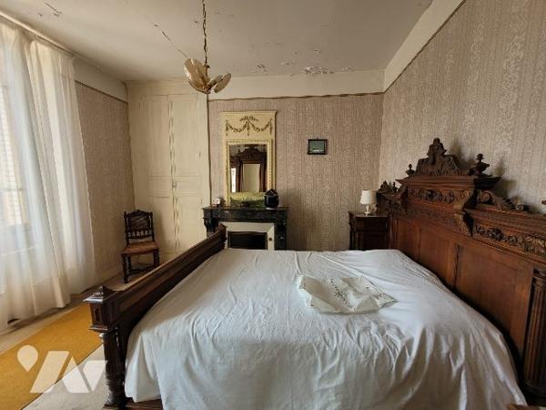 MAISON ANCIENNE AVEC DEPENDANCE