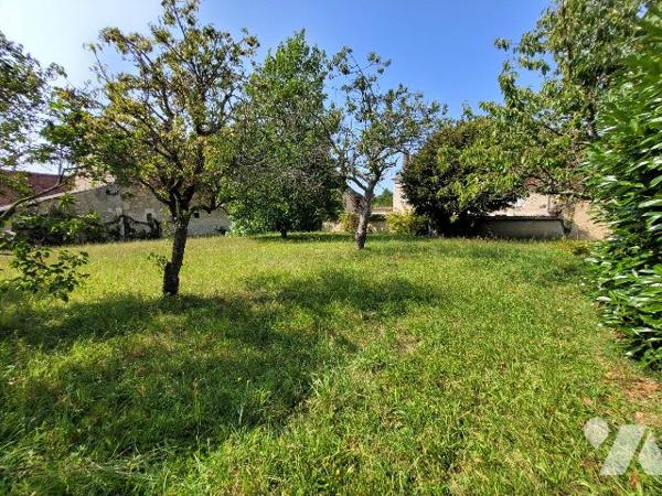 MAISON ANCIENNE AVEC DEPENDANCE