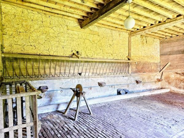 A VENDRE ANCIEN CORPS DE FERME AVEC DÉPENDANCES 5 pièces secteur BLANGY-SUR-BRESLE (76)