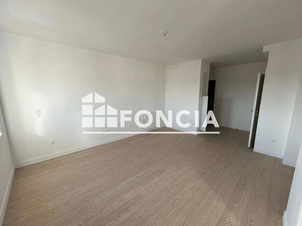 Location Appartement 3 pièces 66 m² - 5 AVENUE PIERRE BROSSOLETTE Armentieres 59280